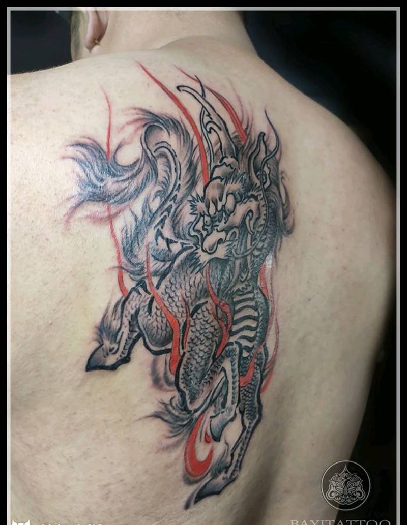 肩胛麒麟纹身图片_肩部水彩水墨麒麟纹身图案