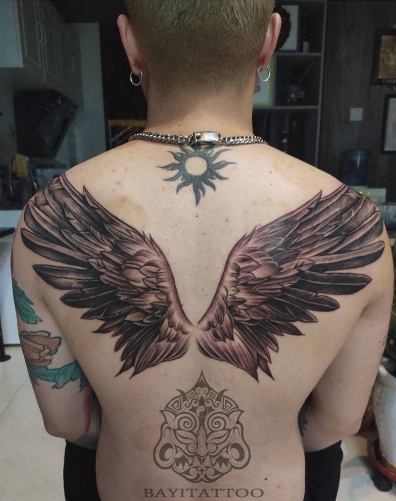 翅膀纹身图片_背部新传统翅膀纹身纹身图案