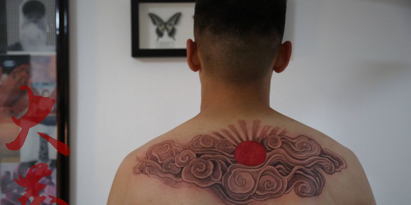 祥云瑞日纹身图片_背部新传统纹身图案