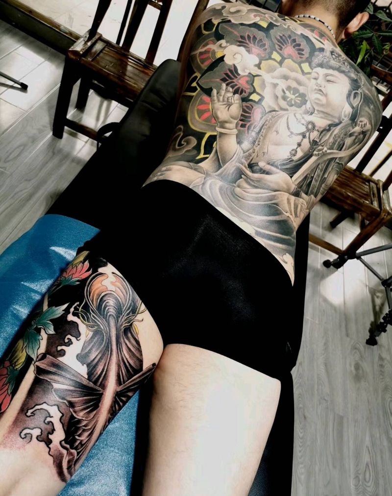 鱼纹身图片_腿部新传统纹身图案