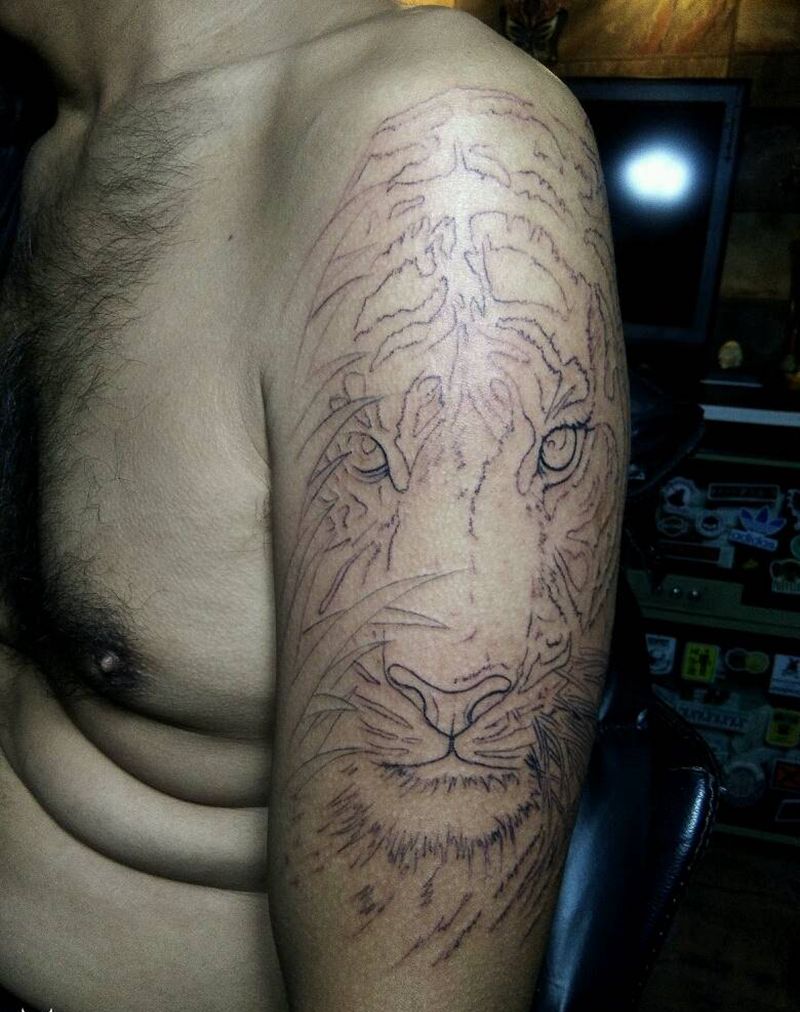 写实→窥纹身图片_肩部欧美写实内蒙古纹呼市巴依纹身图案