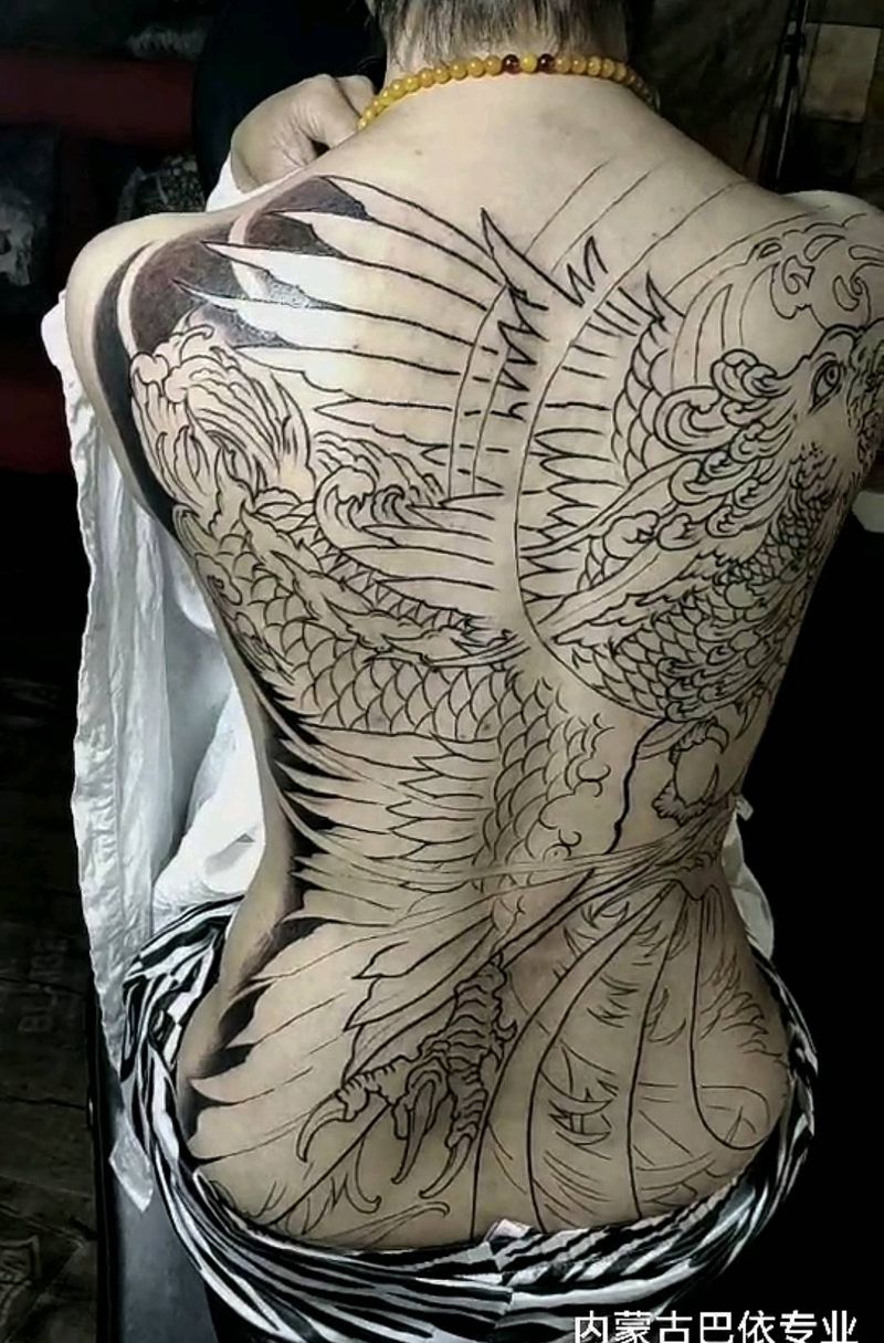 满背凤凰待续纹身图片_背部新传统凤凰满背纹身图案