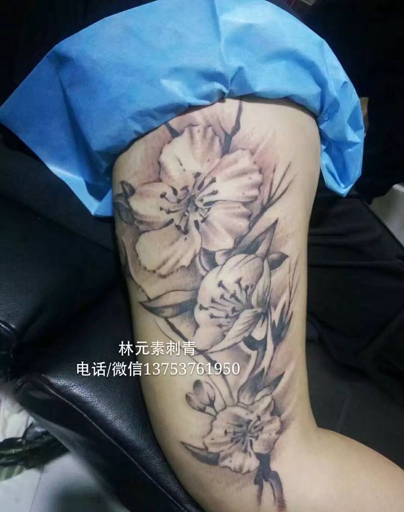 花纹身图片_腿部清新植物纹身图案