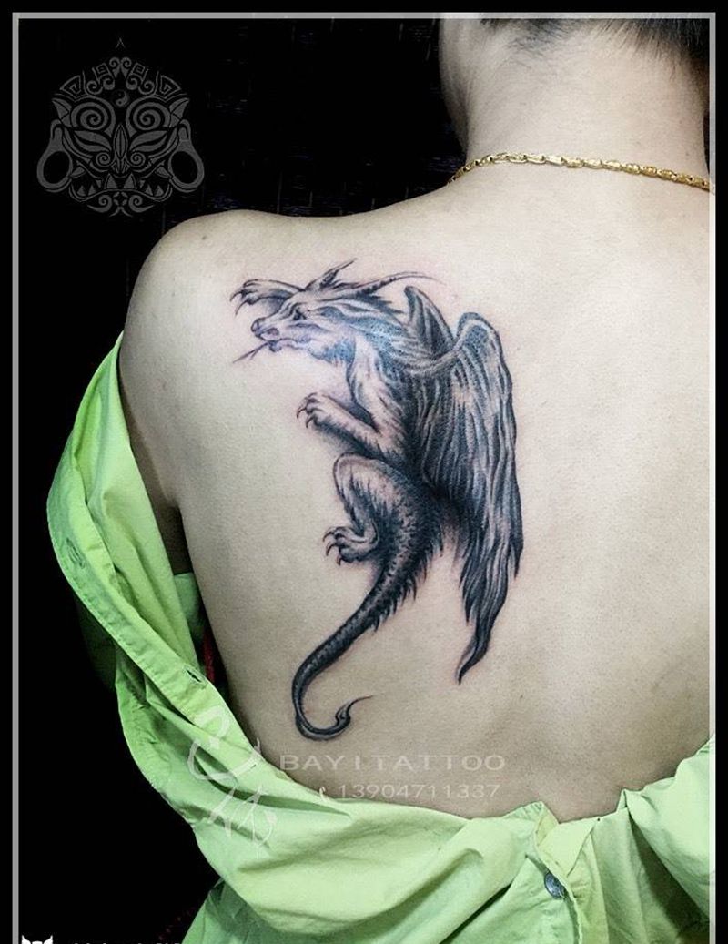 美女邪龙纹身图片_巴依内蒙古专业动物欧美背部纹身图案