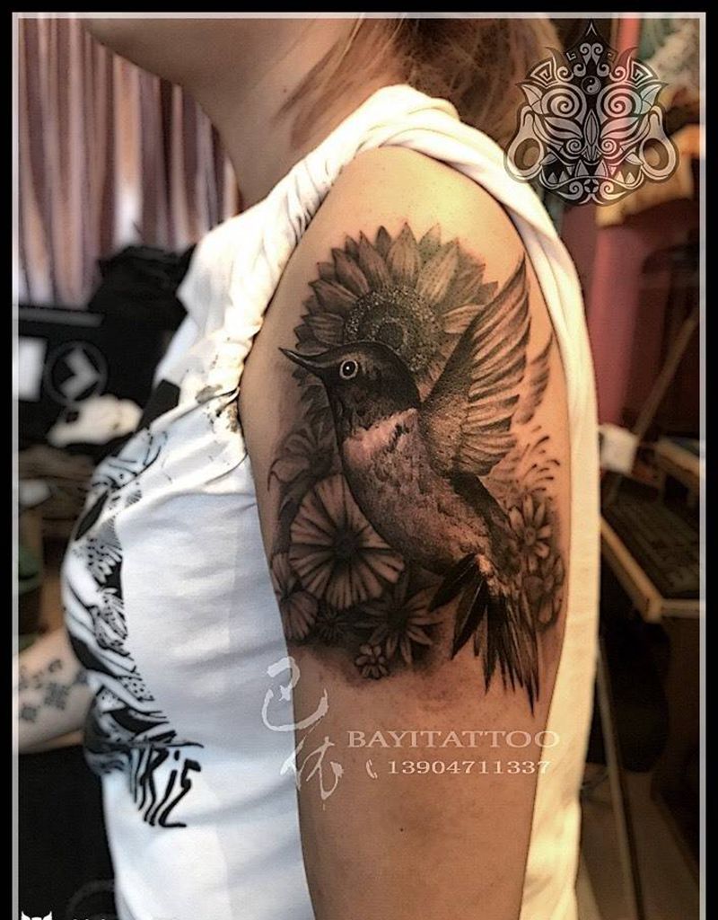 蜂鸟纹身图片_巴依内蒙古专业培训原创手臂纹身图案