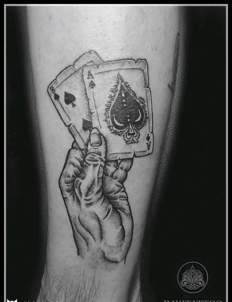 姥姥的手纹身图片_腿部New School点刺抓拍手老人手纹身图案