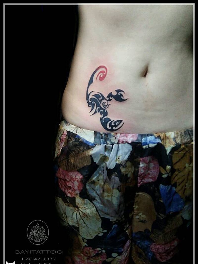 毒蝎图腾纹身图片_腹部图腾内蒙古纹呼市巴依纹身图案