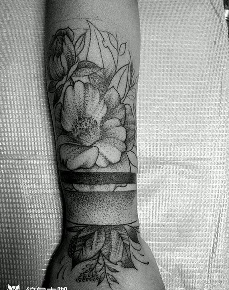 小臂大环纹身图片_手臂手部植物原创内蒙古纹呼市巴依纹身图案