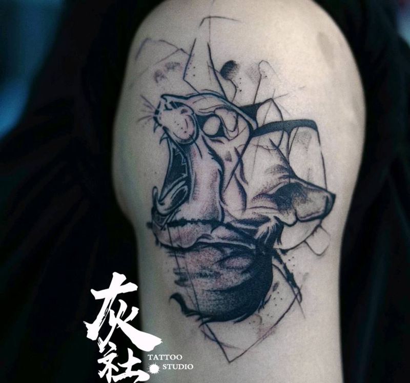 不是HelloKitty纹身图片_手臂几何纹身图案