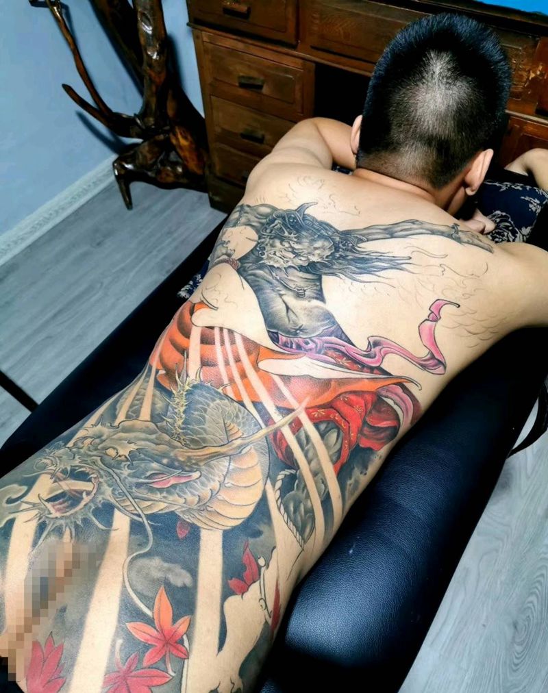 风神待续纹身图片_背部新传统纹身图案