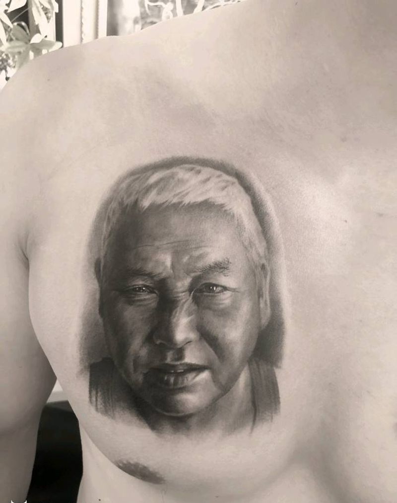 客人的父亲纹身图片_胸部欧美写实肖像写实纹身图案