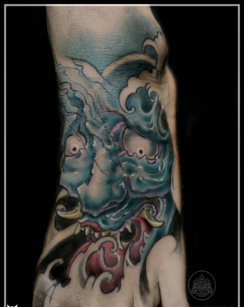 彩色般若纹身图片_脚部新传统般若爆脚背纹身图案