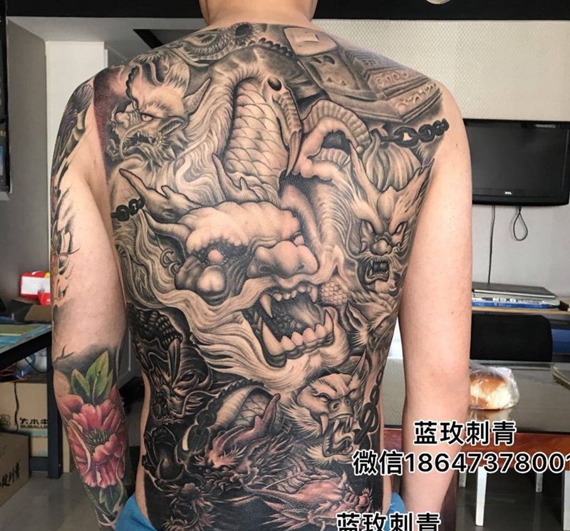 九龙拉棺纹身图片