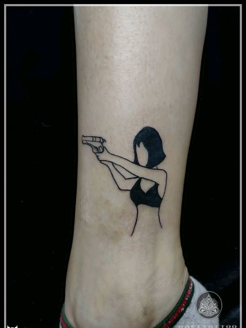 女枪手纹身图片_腿部Old School女枪手纹身图案