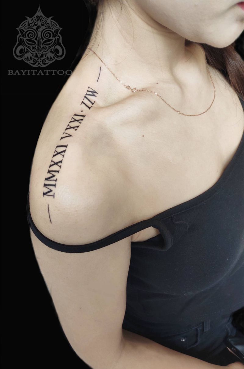 罗马数字纹身图片_肩部花体字罗马数字美女纹身纹身图案