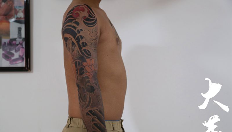 浪臂85%纹身图片_手臂老传统纹身图案