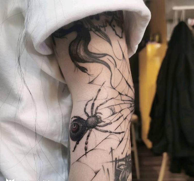 蜘蛛纹身图片_手臂点刺纹身图案