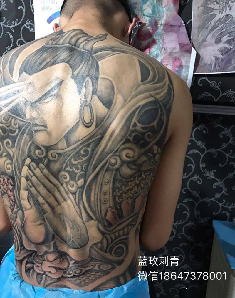 满背二郎神纹身图片