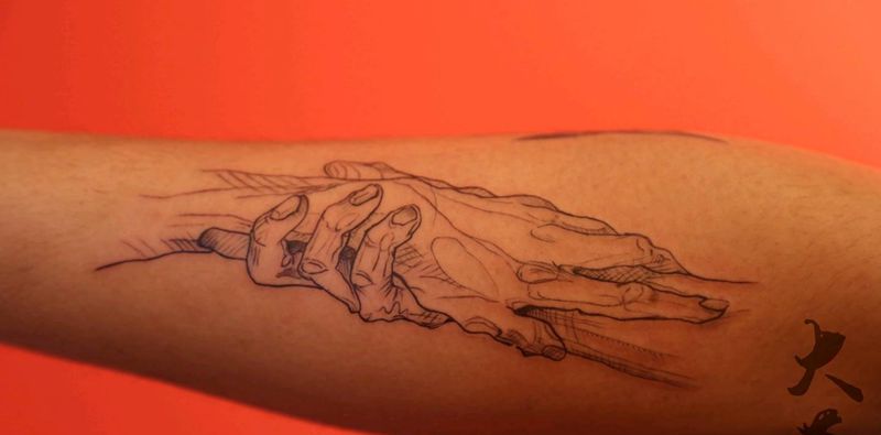 双手纹身图片_欧美写实几何纹身图案