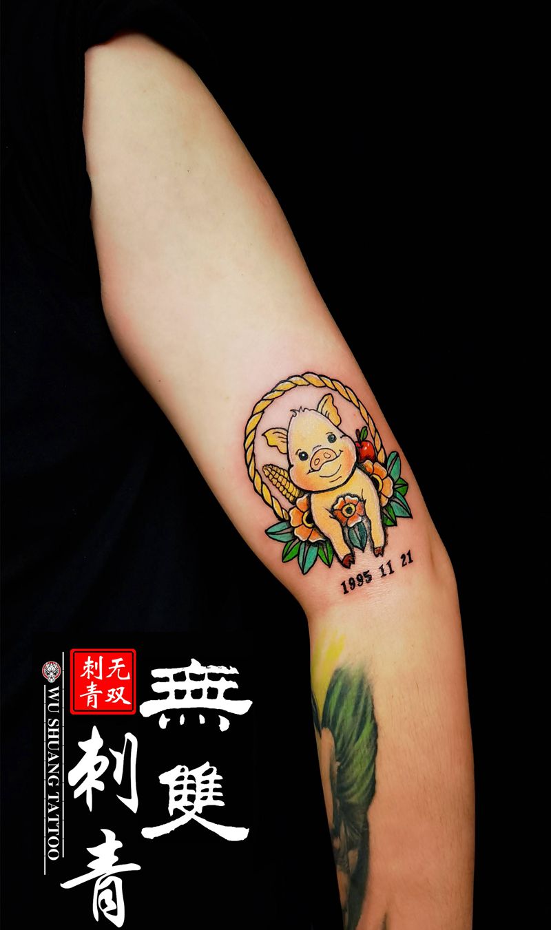 可爱的猪宝宝纹身图片_手臂Old SchoolNew School纹身图案