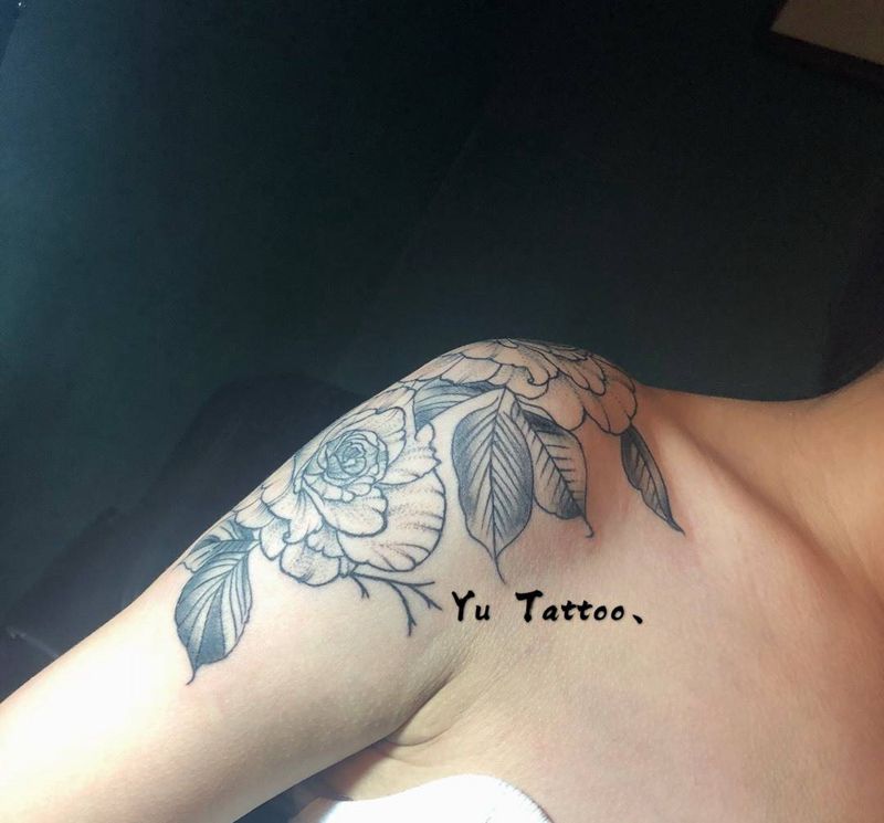 素花花肩纹身图片