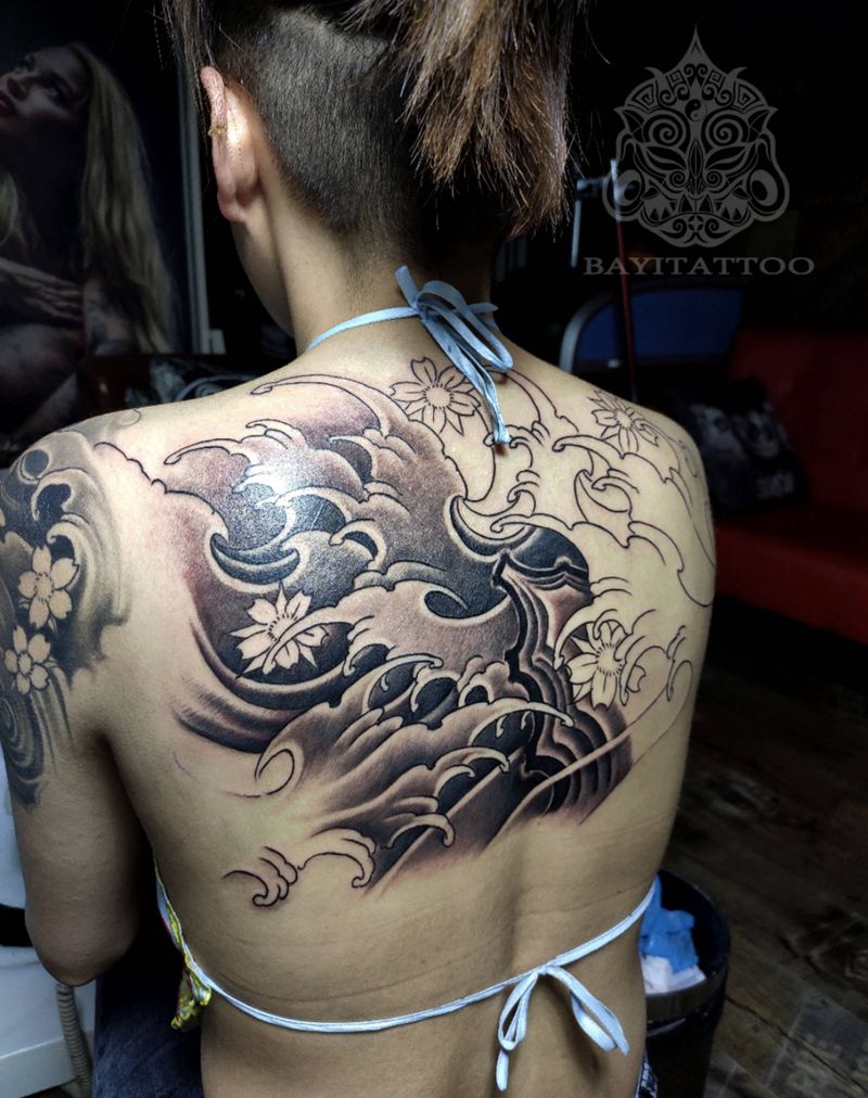 浪背（未完成）纹身图片_背部新传统浪花背未完成纹身图案