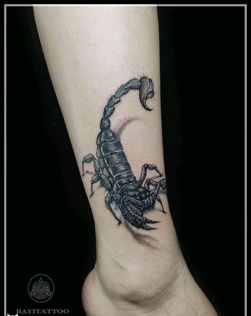 写实蝎子遮盖纹身图片_腿部欧美写实蝎子遮盖纹身图案