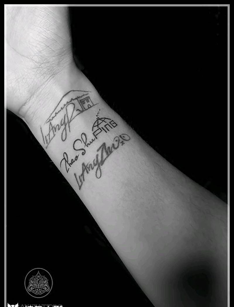 名字字母纹身图片_手部花体字名字纹身图案