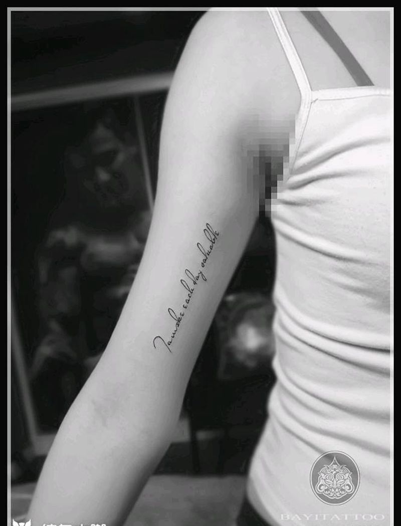 字母字母纹身图片_手臂小字母清新纹身图案