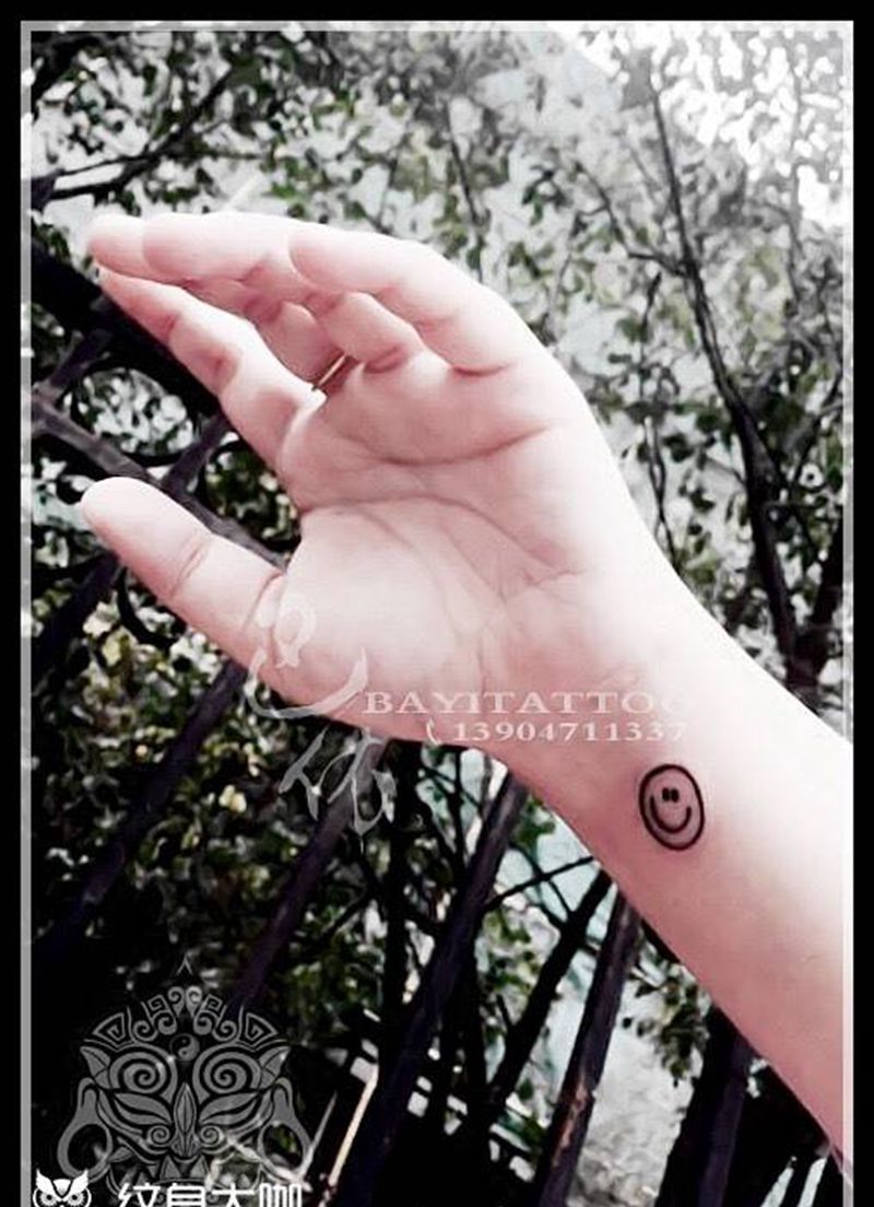 笑脸蒙文纹身图片_巴依内蒙古专业字符清新手臂背部纹身图案