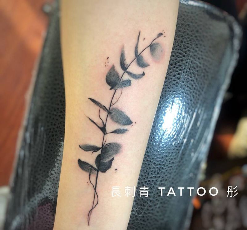 水墨植物纹身图片