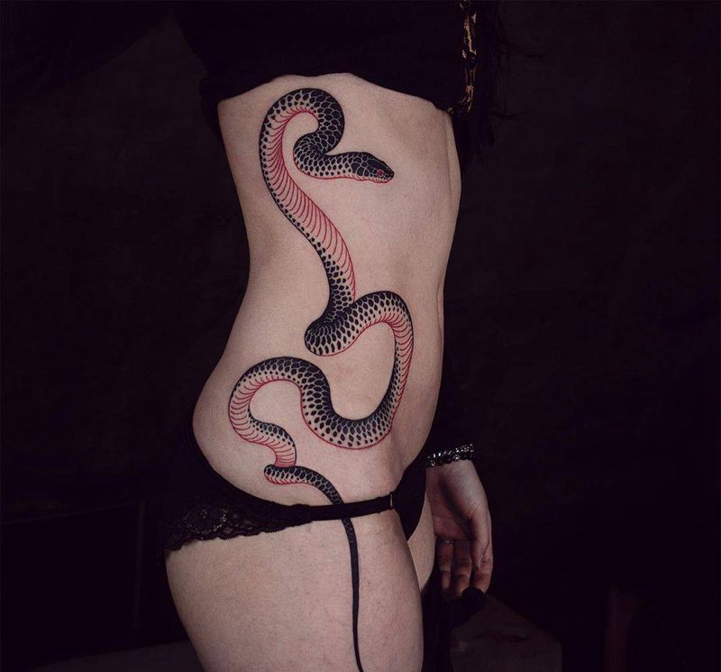 蛇纹身图片_欧美写实点刺纹身图案