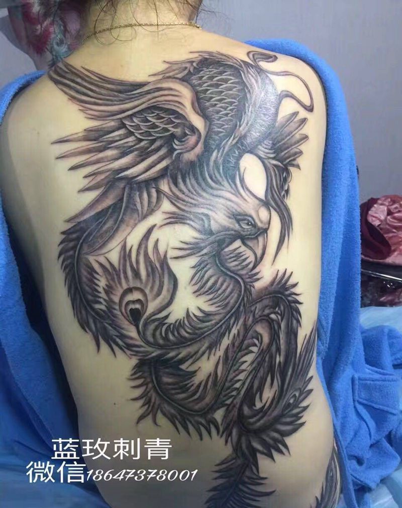 满背凤凰纹身图片