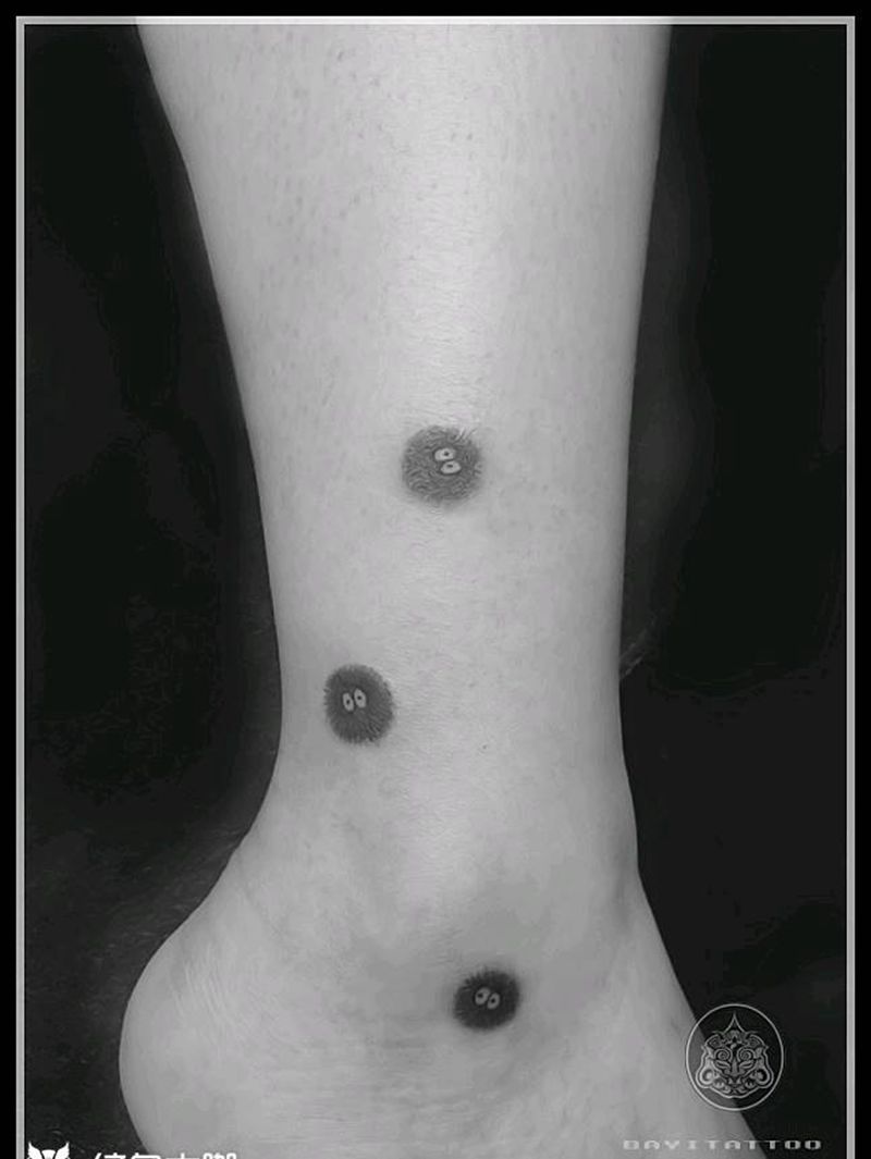 细菌一家纹身图片_腿部水墨细菌纹身图案