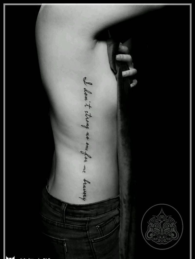 侧肋字母纹身图片_清新内蒙古纹呼市巴依纹身图案