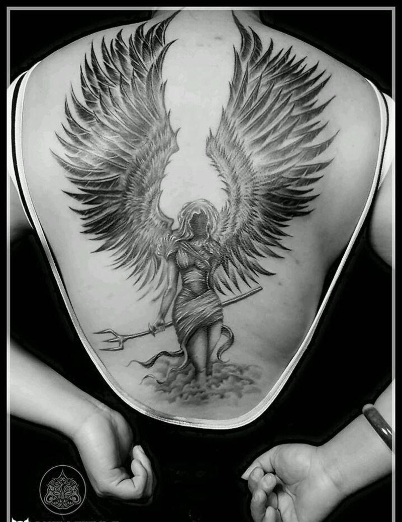 米迦勒纹身图片_背部欧美写实米迦勒纹身图案