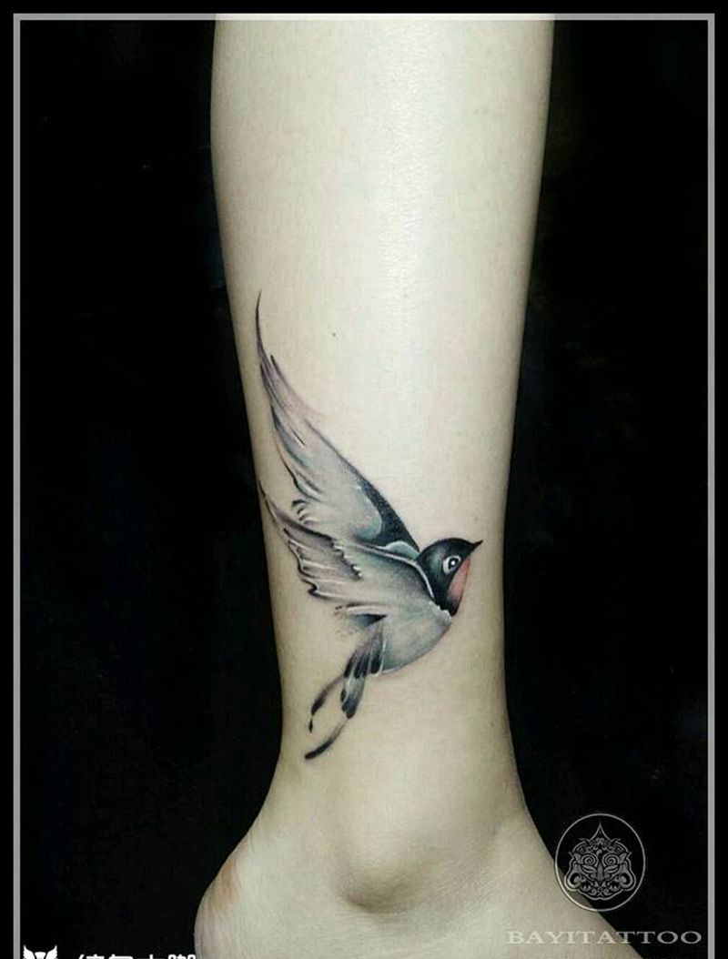 水墨燕子纹身图片_腿部水墨水彩燕子纹身图案