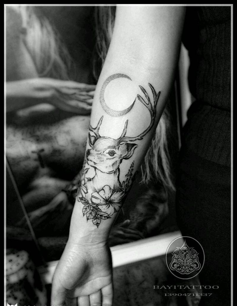 前臂鹿头纹身图片_清新几何动物内蒙古纹呼市巴依点刺纹身图案