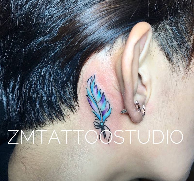 耳后小羽毛纹身图片