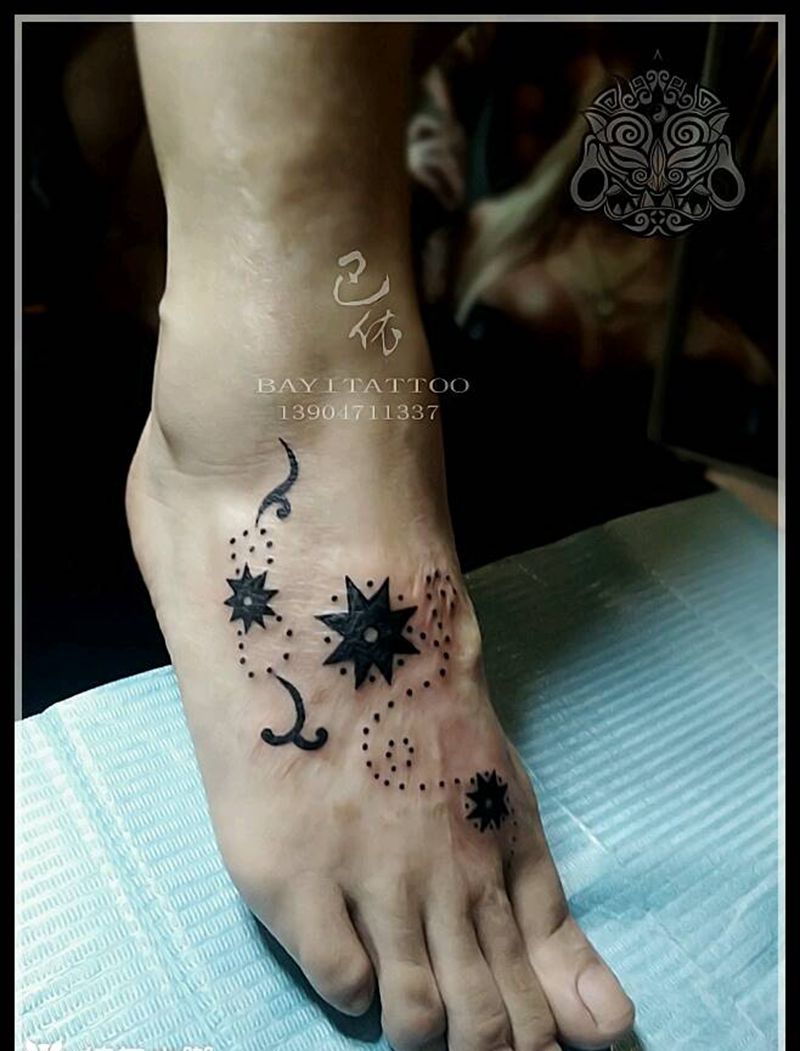 图腾星纹身图片_脚部清新图腾内蒙古纹呼市巴依纹身图案
