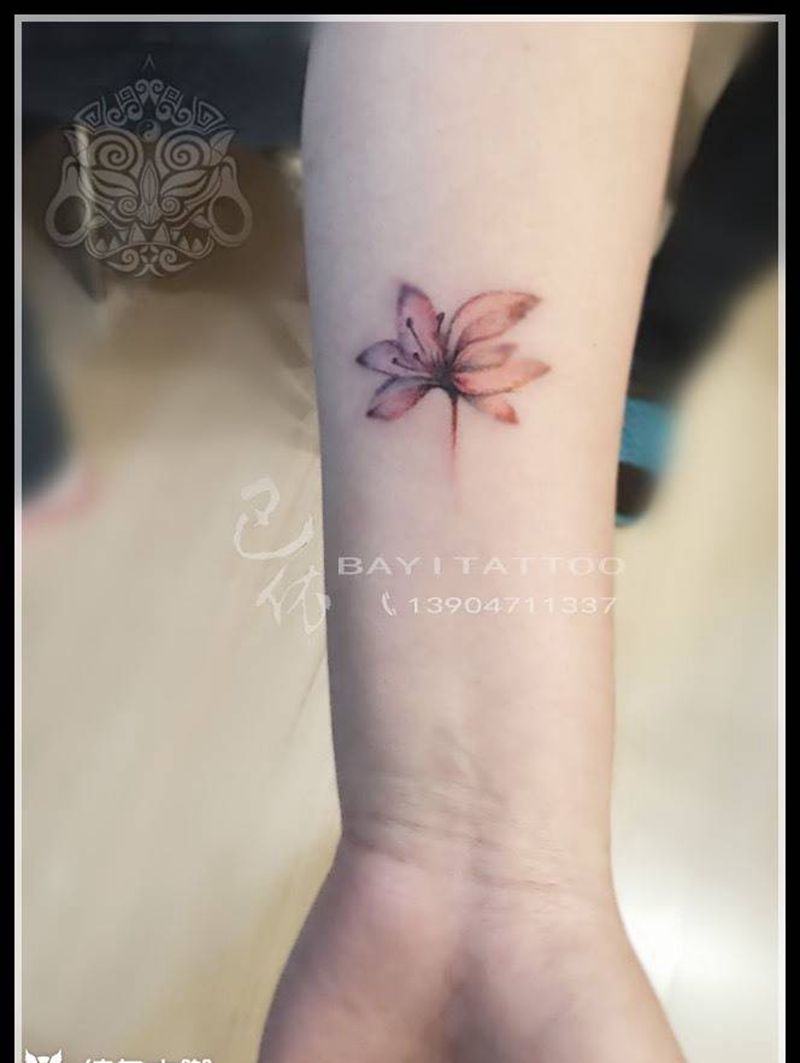 小❀❀花一枚纹身图片_内蒙古巴依专业植物清新手臂纹身图案
