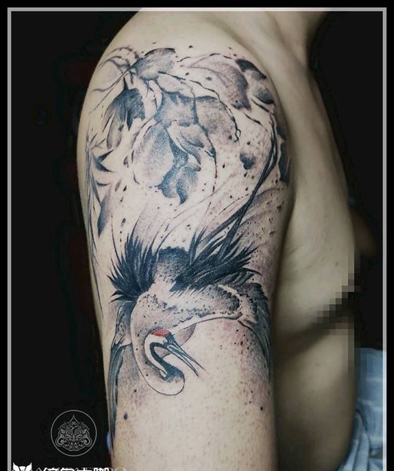 水墨花臂…大臂部分纹身图片_手臂水墨水墨花臂纹身图案