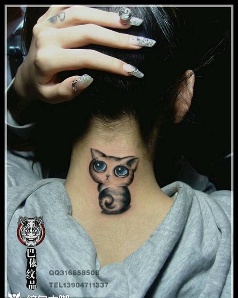 小萌猫纹身图片_颈部欧美清新动物纹身图案