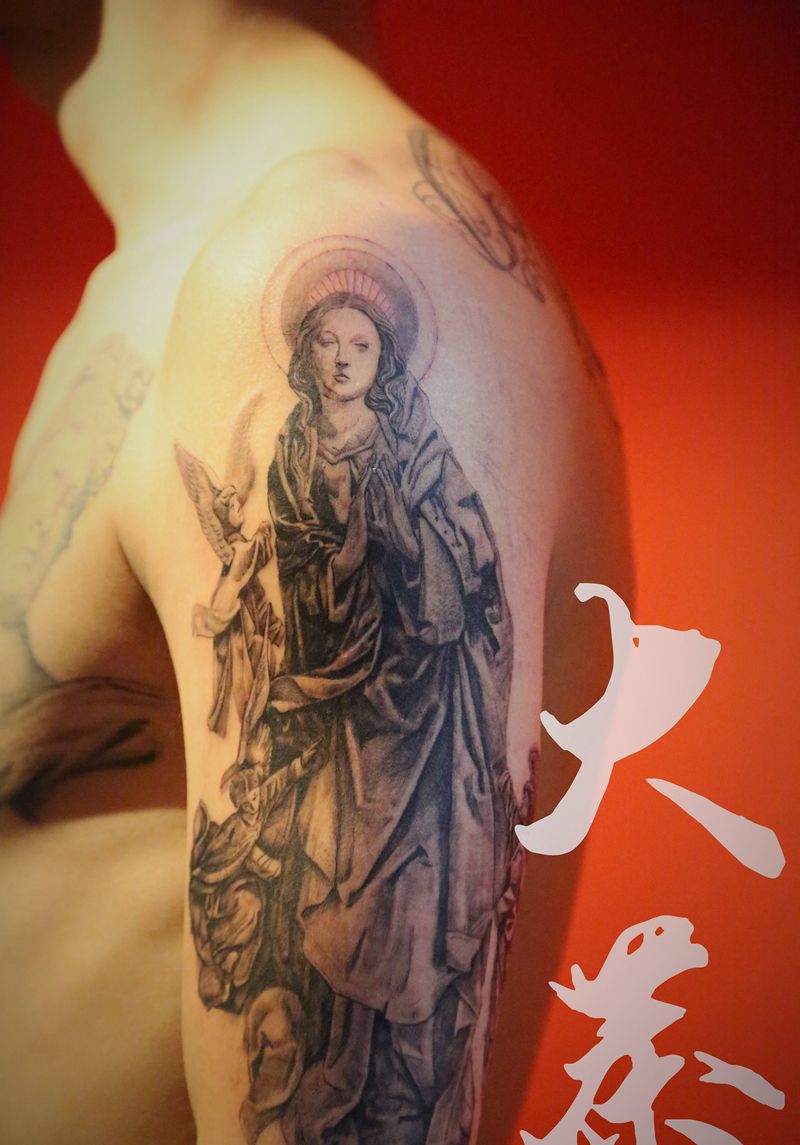 《圣母祭坛》纹身图片_欧美写实纹身图案