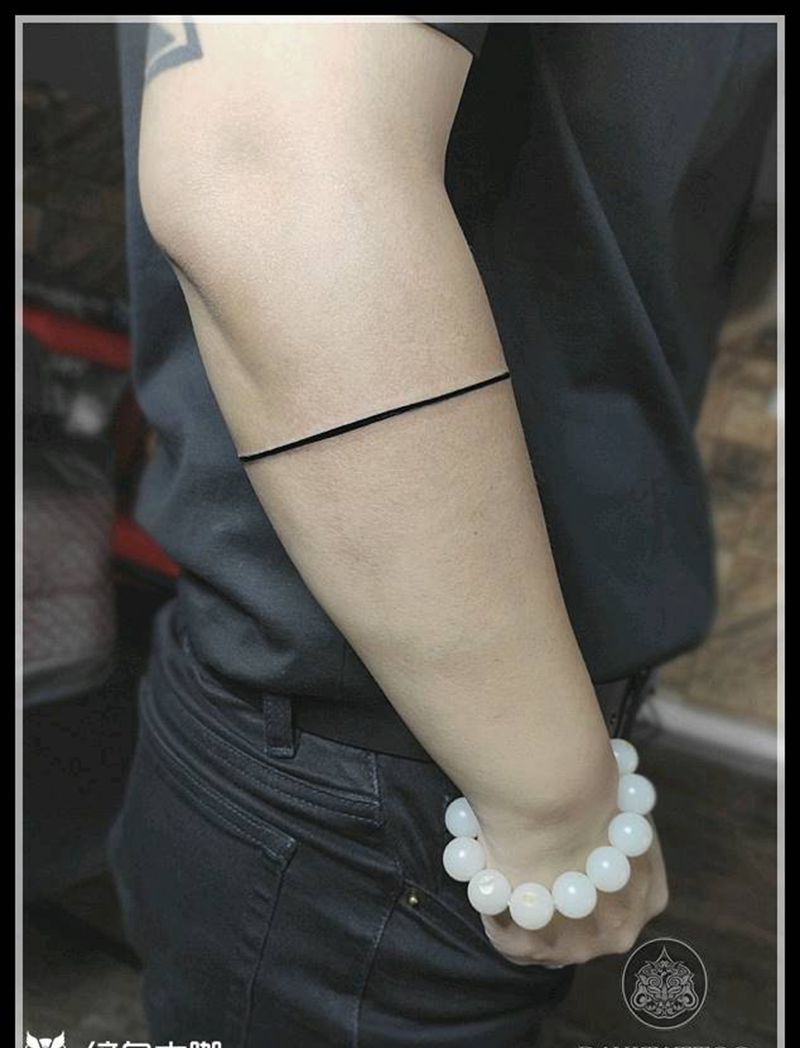 黑线臂环纹身图片_手臂图腾臂环黑线纹身图案