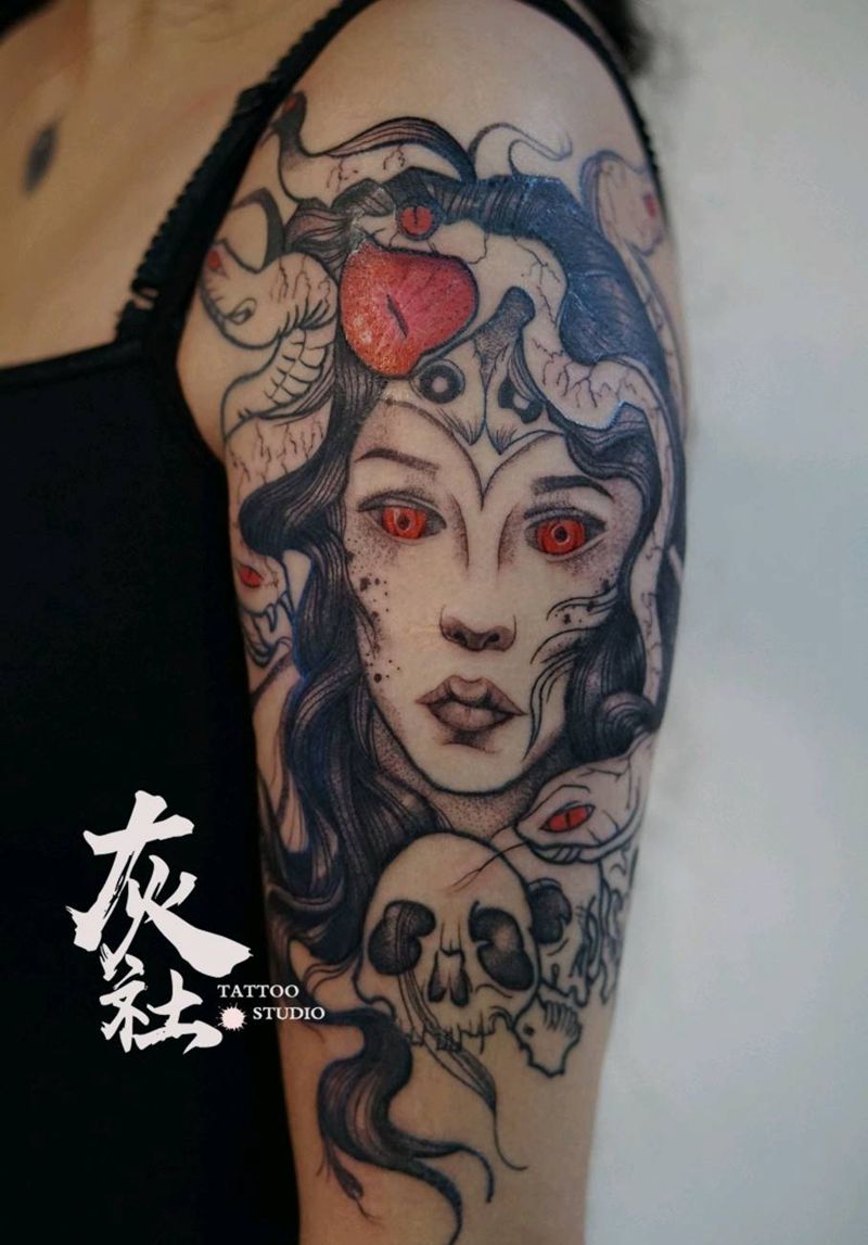 原创美杜莎纹身图片_手臂Old School纹身图案