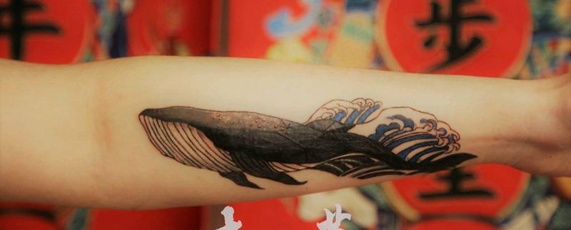 鲸鱼遮盖纹身图片_手臂New School水墨纹身图案