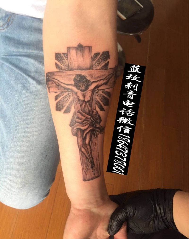 十字架纹身图片