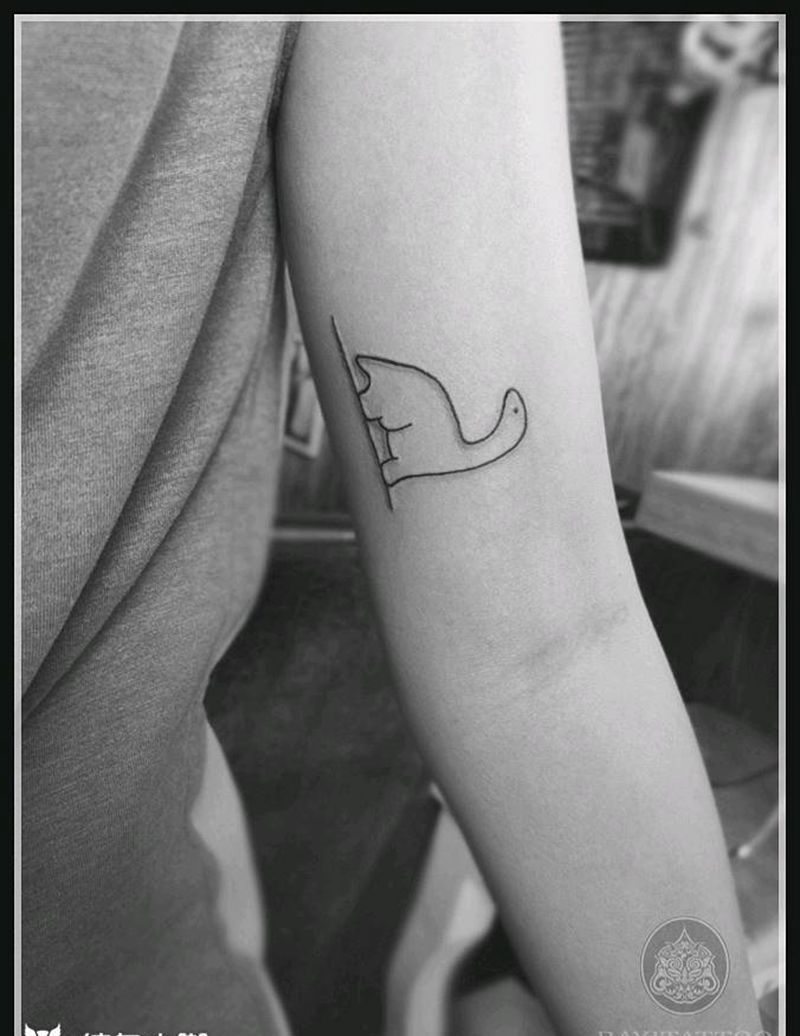 小恐龙纹身图片_手臂几何小恐龙简笔画纹身图案