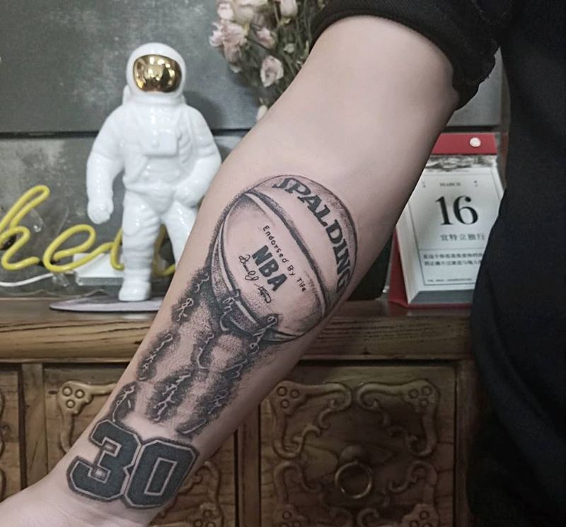 终于会写蒙语啦纹身图片_手臂欧美写实纹身图案